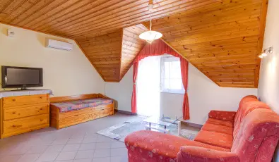 Andrea Villa H�v�z