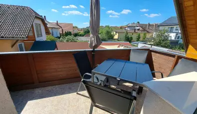 Andrea Villa H�v�z