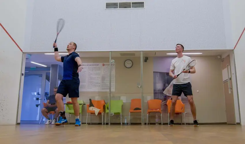 Eleven Business & Sport Hotel J�sz�roksz�ll�s - Valentin napi akci� reggelis ell�t�ssal (1 �jt�l)