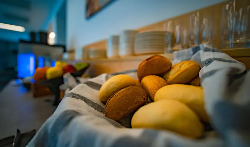 Eleven Business & Sport Hotel J�sz�roksz�ll�s - Valentin napi akci� reggelis ell�t�ssal (1 �jt�l)