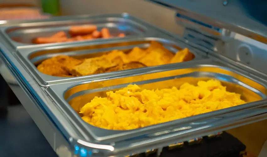 Eleven Business & Sport Hotel J�sz�roksz�ll�s - Valentin napi akci� reggelis ell�t�ssal (1 �jt�l)