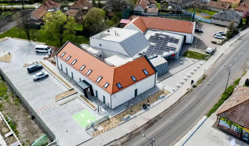 Eleven Business & Sport Hotel J�sz�roksz�ll�s - Valentin napi akci� reggelis ell�t�ssal (1 �jt�l)