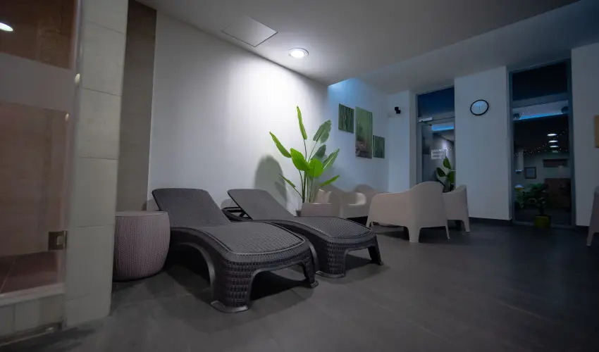 Eleven Business & Sport Hotel J�sz�roksz�ll�s - Valentin napi akci� reggelis ell�t�ssal (1 �jt�l)