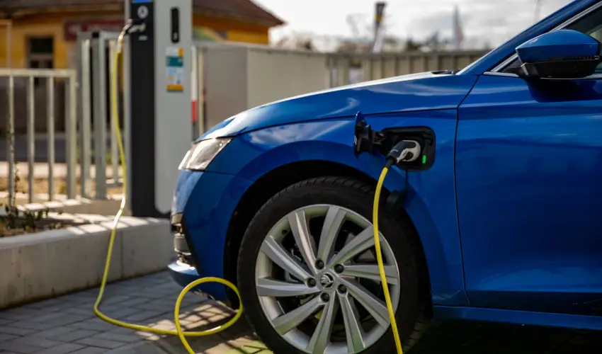 Eleven Business & Sport Hotel J�sz�roksz�ll�s - Valentin napi akci� reggelis ell�t�ssal (1 �jt�l)