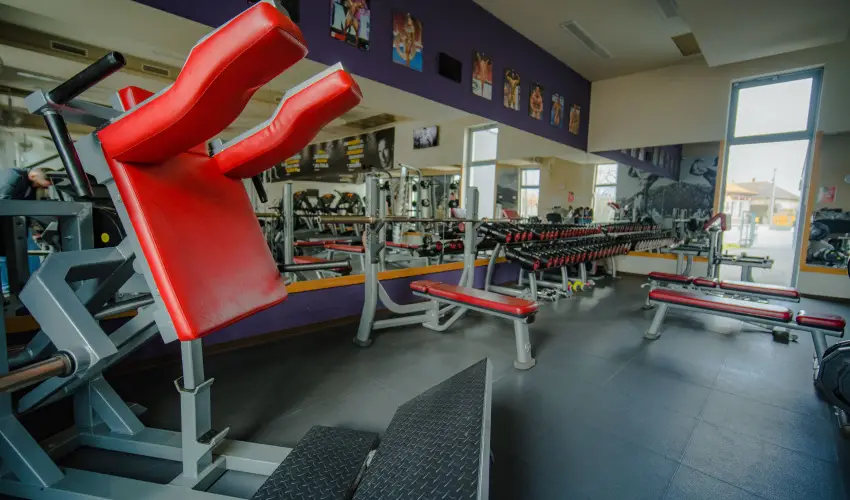 Eleven Business & Sport Hotel J�sz�roksz�ll�s - Valentin napi akci� reggelis ell�t�ssal (1 �jt�l)