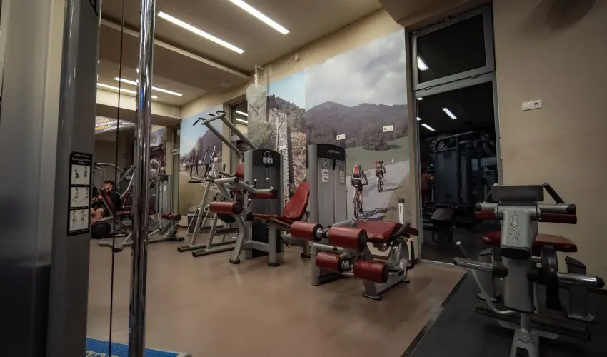 Eleven Business & Sport Hotel J�sz�roksz�ll�s - Valentin napi akci� reggelis ell�t�ssal (1 �jt�l)