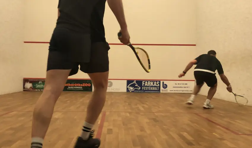 Eleven Business & Sport Hotel J�sz�roksz�ll�s - Valentin napi akci� reggelis ell�t�ssal (1 �jt�l)