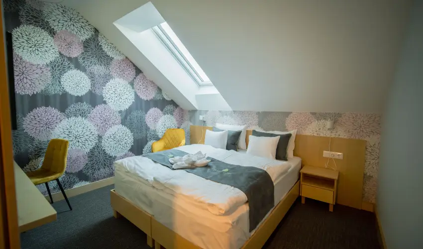 Eleven Business & Sport Hotel J�sz�roksz�ll�s - Valentin napi akci� reggelis ell�t�ssal (1 �jt�l)