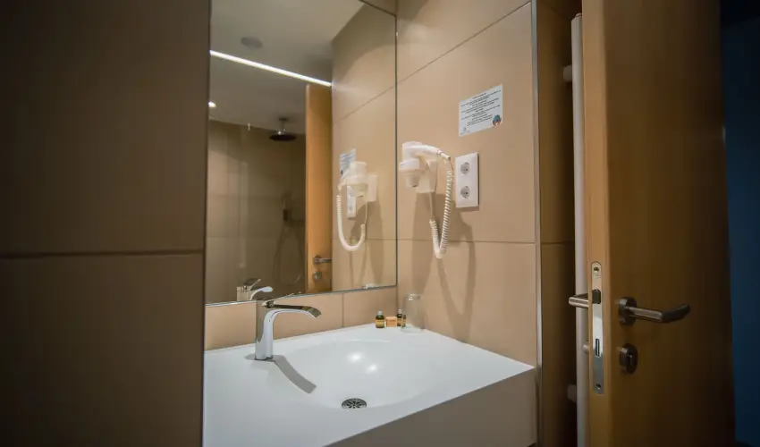 Eleven Business & Sport Hotel J�sz�roksz�ll�s - Valentin napi akci� reggelis ell�t�ssal (1 �jt�l)