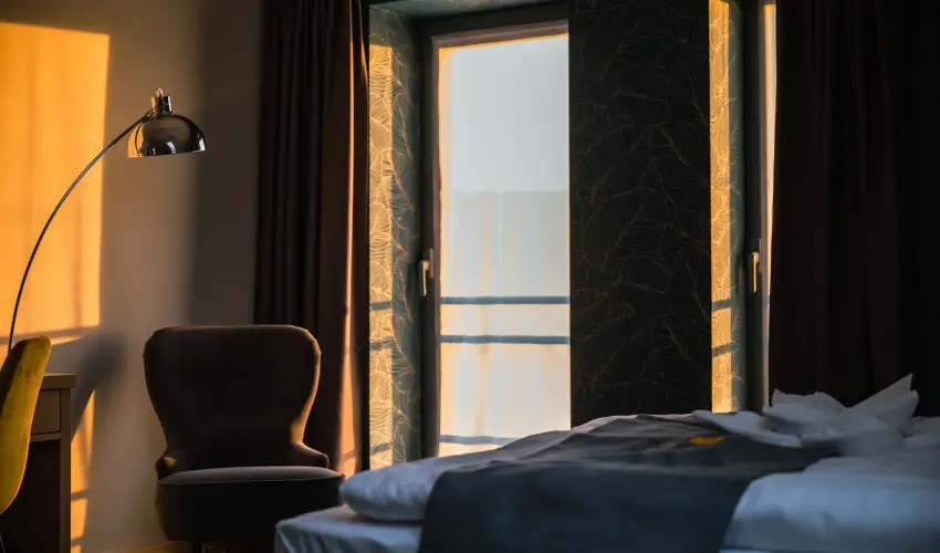 Eleven Business & Sport Hotel J�sz�roksz�ll�s - Valentin napi akci� reggelis ell�t�ssal (1 �jt�l)