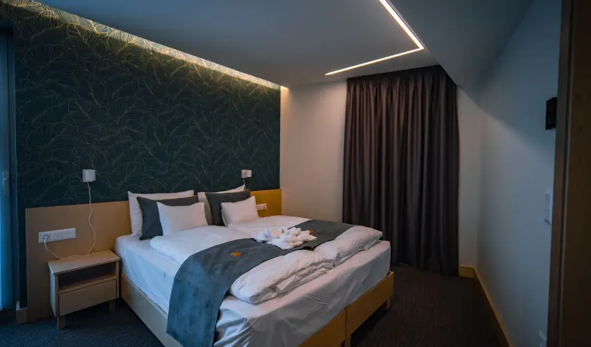 Eleven Business & Sport Hotel J�sz�roksz�ll�s - Valentin napi akci� reggelis ell�t�ssal (1 �jt�l)