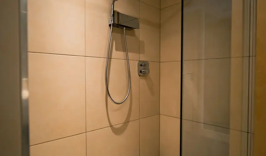 Eleven Business & Sport Hotel J�sz�roksz�ll�s - Valentin napi akci� reggelis ell�t�ssal (1 �jt�l)