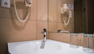 Eleven Business & Sport Hotel J�sz�roksz�ll�s