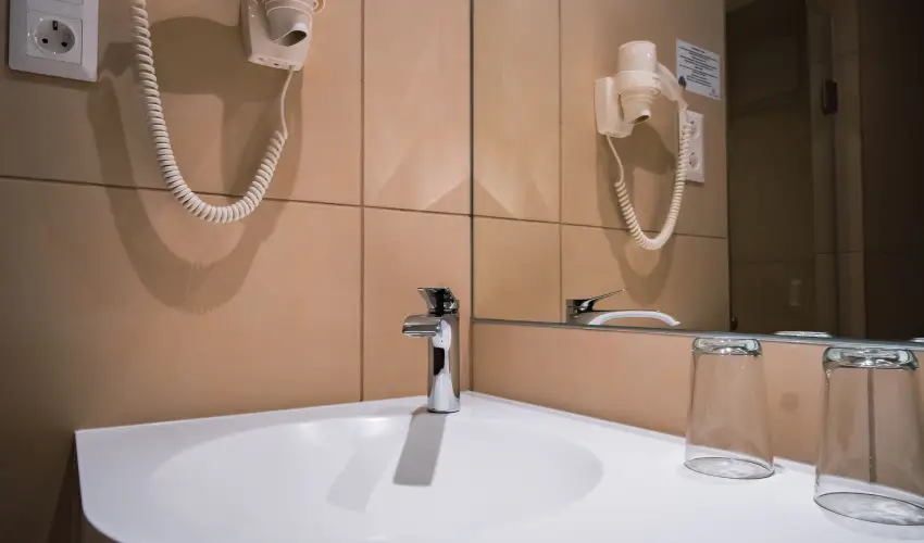 Eleven Business & Sport Hotel J�sz�roksz�ll�s - Valentin napi akci� reggelis ell�t�ssal (1 �jt�l)