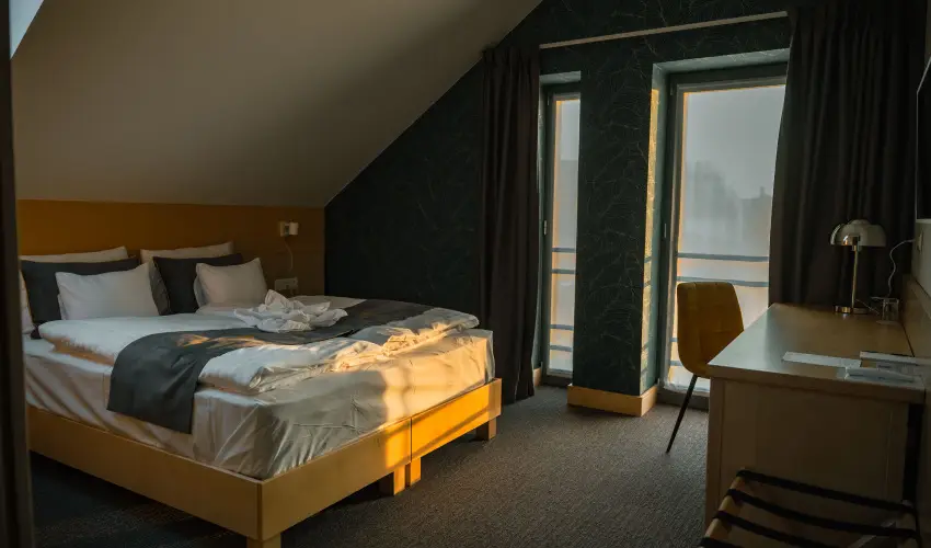 Eleven Business & Sport Hotel J�sz�roksz�ll�s - Valentin napi akci� reggelis ell�t�ssal (1 �jt�l)