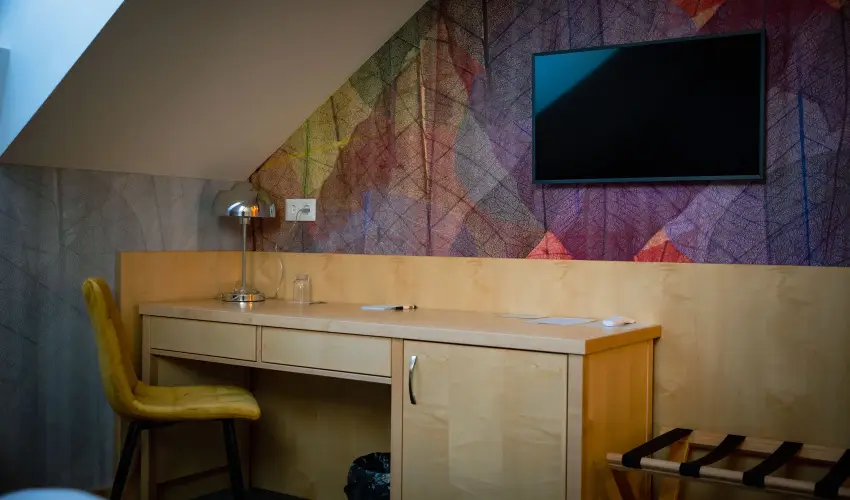 Eleven Business & Sport Hotel J�sz�roksz�ll�s - Valentin napi akci� reggelis ell�t�ssal (1 �jt�l)