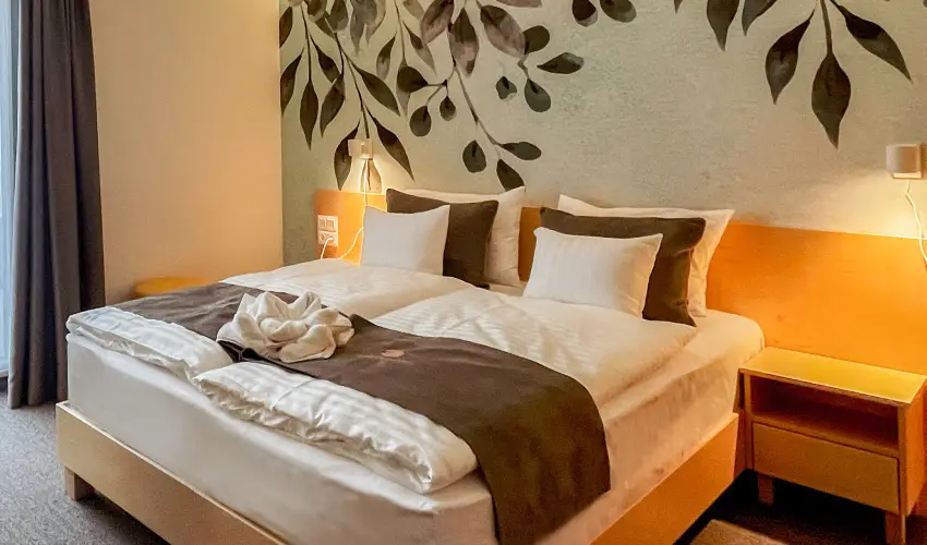 Eleven Business & Sport Hotel J�sz�roksz�ll�s - Valentin napi akci� reggelis ell�t�ssal (1 �jt�l)