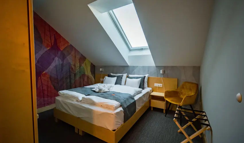 Eleven Business & Sport Hotel J�sz�roksz�ll�s - Valentin napi akci� reggelis ell�t�ssal (1 �jt�l)