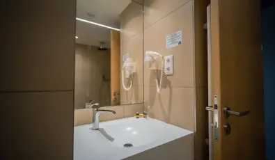 Eleven Business & Sport Hotel J�sz�roksz�ll�s