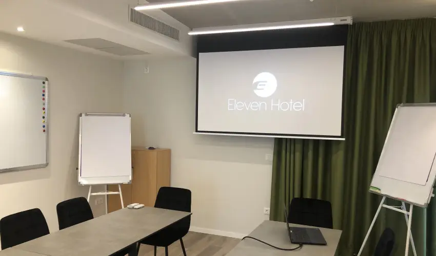 Eleven Business & Sport Hotel J�sz�roksz�ll�s - Valentin napi akci� reggelis ell�t�ssal (1 �jt�l)