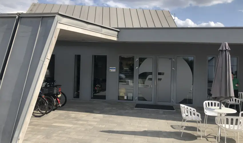 Eleven Business & Sport Hotel J�sz�roksz�ll�s - Valentin napi akci� reggelis ell�t�ssal (1 �jt�l)