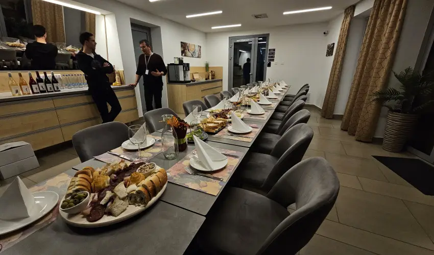 Eleven Business & Sport Hotel J�sz�roksz�ll�s - Valentin napi akci� reggelis ell�t�ssal (1 �jt�l)