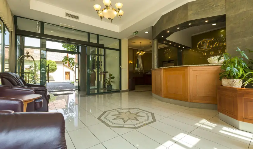 Elizabeth Hotel Gyula - Elizabeth & Valentin - a romantika htvgje Gyuln (min. 2 j)