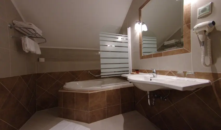 Elizabeth Hotel Gyula - Elizabeth & Valentin - a romantika htvgje Gyuln (min. 2 j)