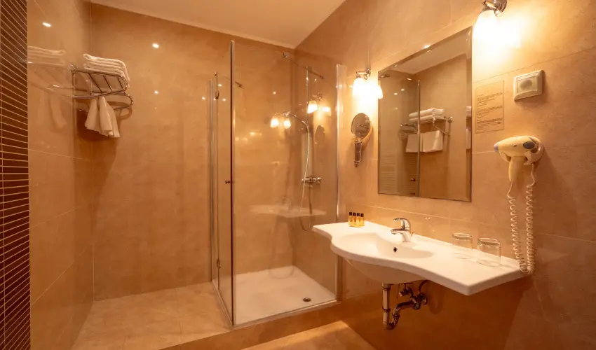 Elizabeth Hotel Gyula - Elizabeth & Valentin - a romantika htvgje Gyuln (min. 2 j)