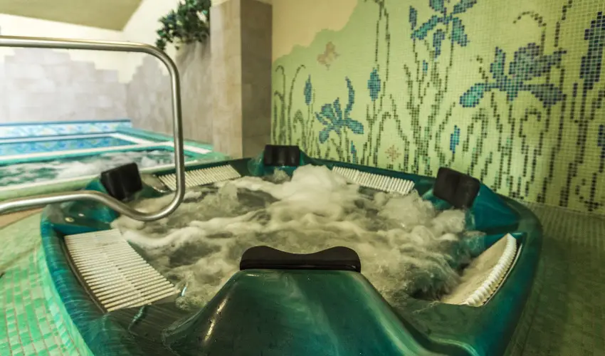 Elizabeth Hotel Gyula - Elizabeth & Valentin - a romantika htvgje Gyuln (min. 2 j)