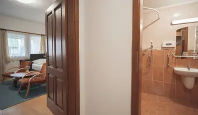 H�forr�s Hotel �s �d�l�park Gyula