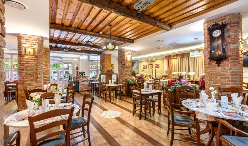 Hotel N�gy �vszak Hajd�szoboszl� - Valentin napi romantikus h�tv�ge (min. 2 �j)