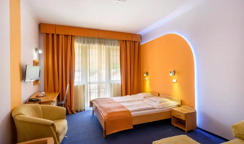 Hotel N�gy �vszak Hajd�szoboszl� - Valentin napi romantikus h�tv�ge (min. 2 �j)