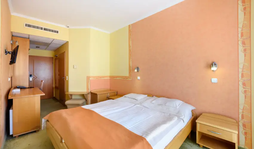 Hotel N�gy �vszak Hajd�szoboszl� - Valentin napi romantikus h�tv�ge (min. 2 �j)
