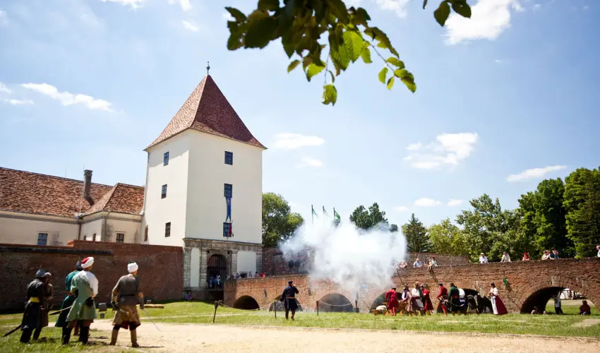 Park Inn by Radisson S�rv�r Resort & Spa S�rv�r - Szerelem a leveg�ben (1 �jt�l)