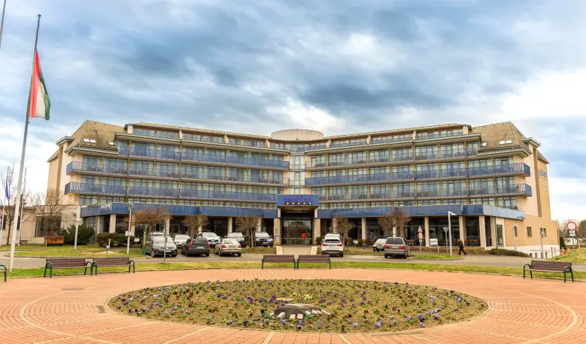 Park Inn by Radisson S�rv�r Resort & Spa S�rv�r - Szerelem a leveg�ben (1 �jt�l)
