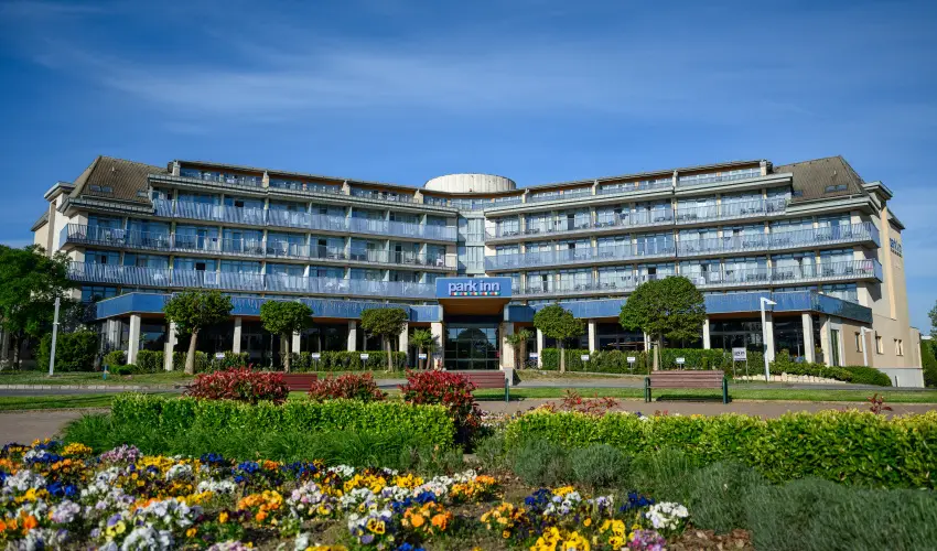 Park Inn by Radisson S�rv�r Resort & Spa S�rv�r - Szerelem a leveg�ben (1 �jt�l)