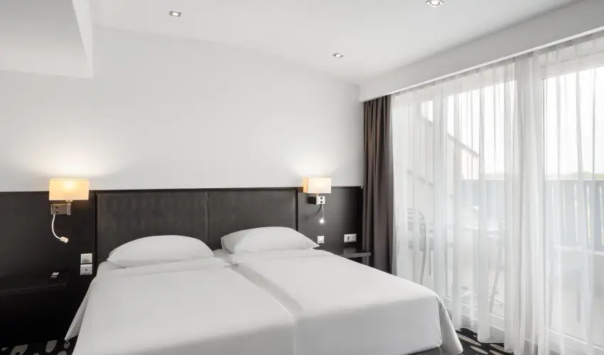 Park Inn by Radisson S�rv�r Resort & Spa S�rv�r - Szerelem a leveg�ben (1 �jt�l)
