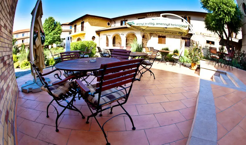 Hotel Stci Wellness & Konferencia Vecss - Szerelmes Valentin-nap (min. 2 j)