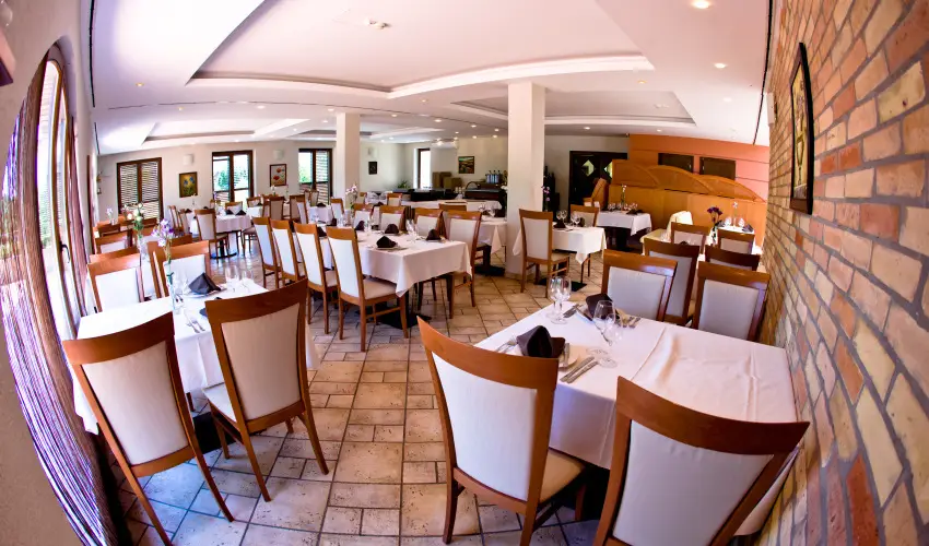 Hotel Stci Wellness & Konferencia Vecss - Szerelmes Valentin-nap (min. 2 j)