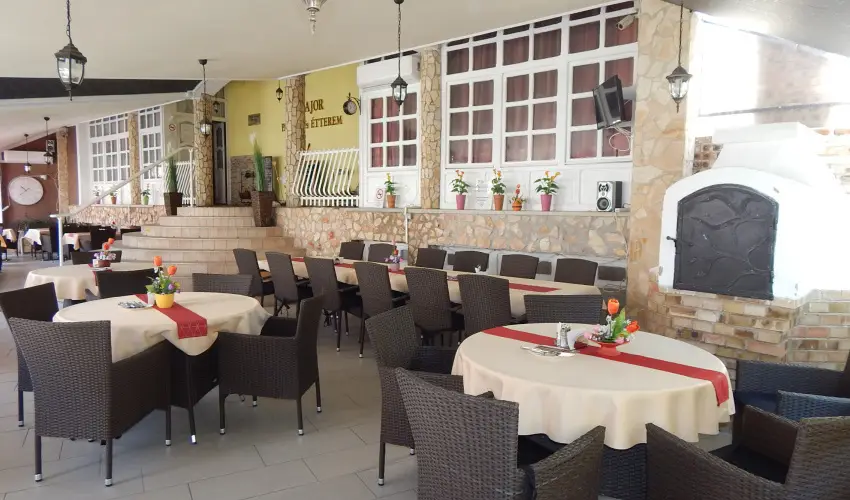 Major Panzi� & �tterem Hajd�szoboszl� - Valentin napi csomagaj�nlat (min. 2 �j)