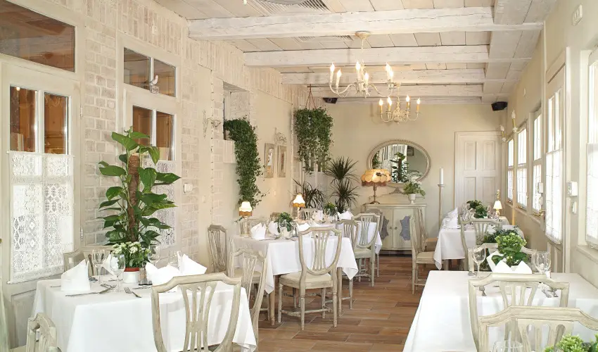 Sz�rcsa Hotel Sz�kesfeh�rv�r - Valentin szerelmes kikapcsol�d�s (min. 2 �j)