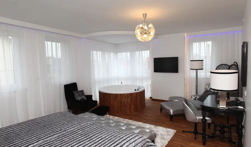 Sz�rcsa Hotel Sz�kesfeh�rv�r - Valentin szerelmes kikapcsol�d�s (min. 2 �j)