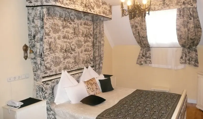 Sz�rcsa Hotel Sz�kesfeh�rv�r - Valentin szerelmes kikapcsol�d�s (min. 2 �j)