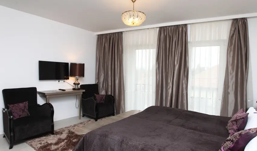 Sz�rcsa Hotel Sz�kesfeh�rv�r - Valentin szerelmes kikapcsol�d�s (min. 2 �j)