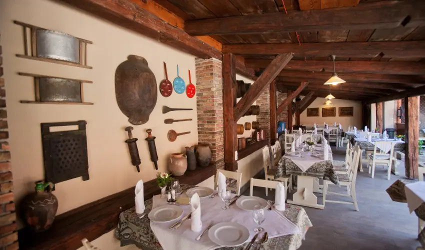 Sz�rcsa Hotel Sz�kesfeh�rv�r - Valentin szerelmes kikapcsol�d�s (min. 2 �j)