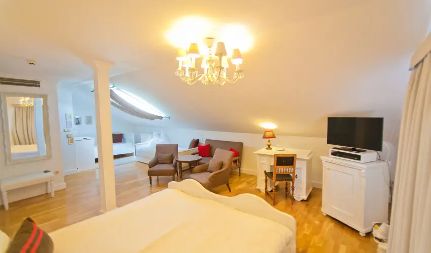 Sz�rcsa Hotel Sz�kesfeh�rv�r - Valentin szerelmes kikapcsol�d�s (min. 2 �j)